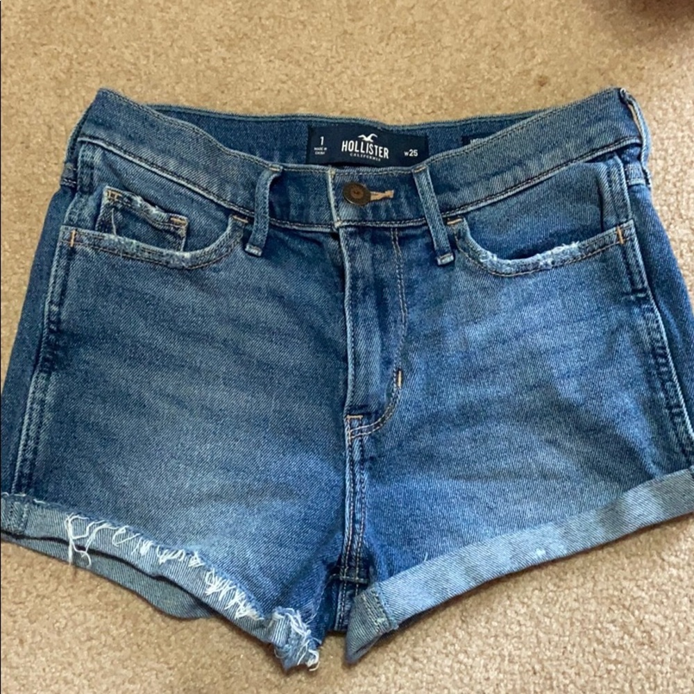 HOLLISTER HIGH-RISE JEAN SHORTS